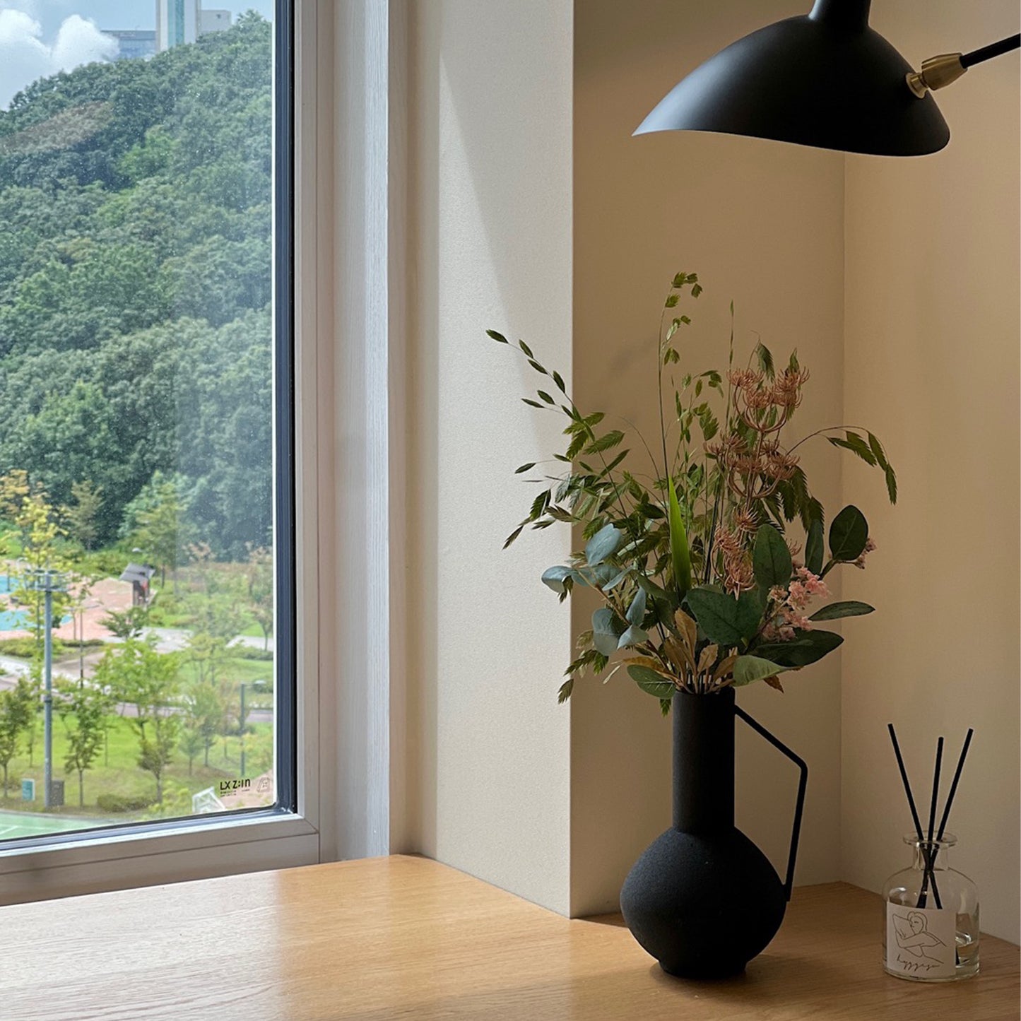 VASE OBJECT 23CM - BLACK